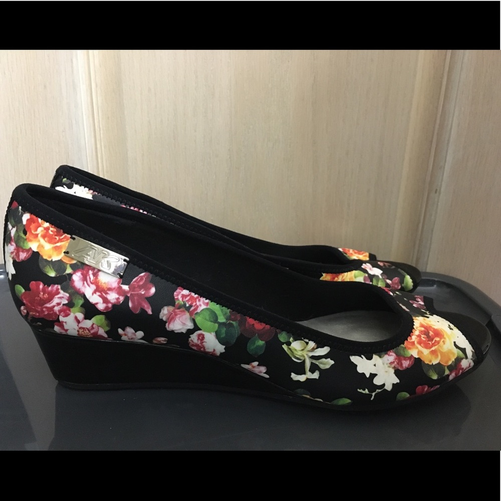 Anne Klein Sport Wedges / Black Floral / 11M